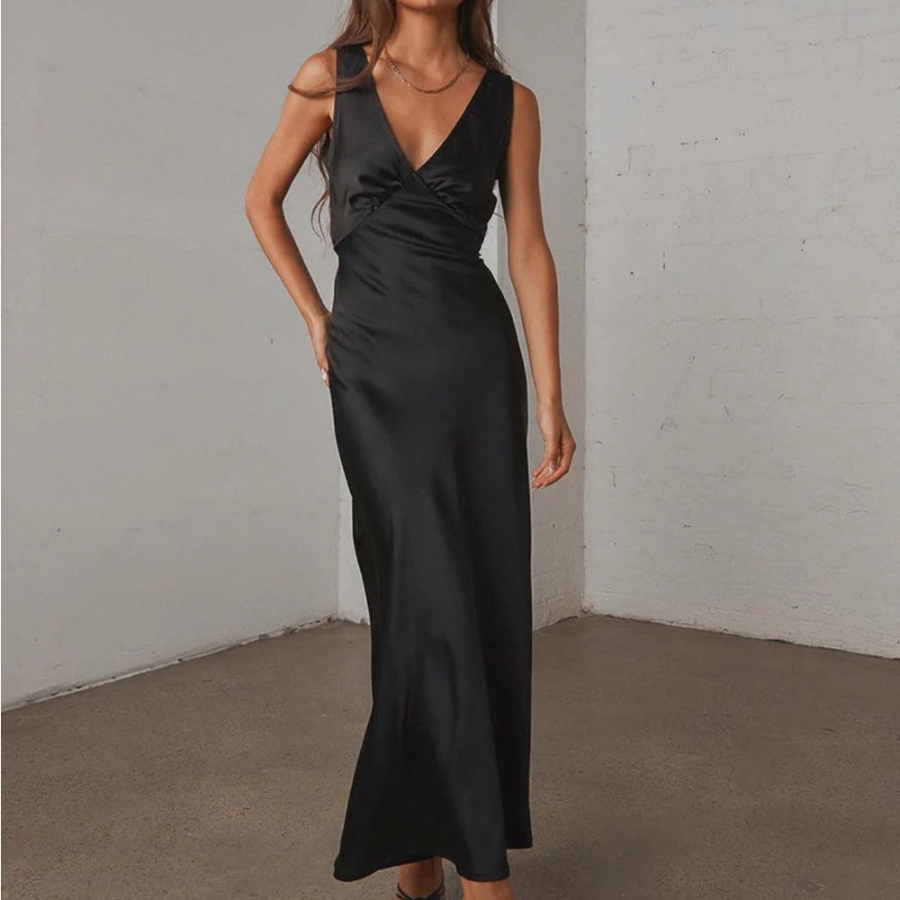 Loren Midi Dress - Black